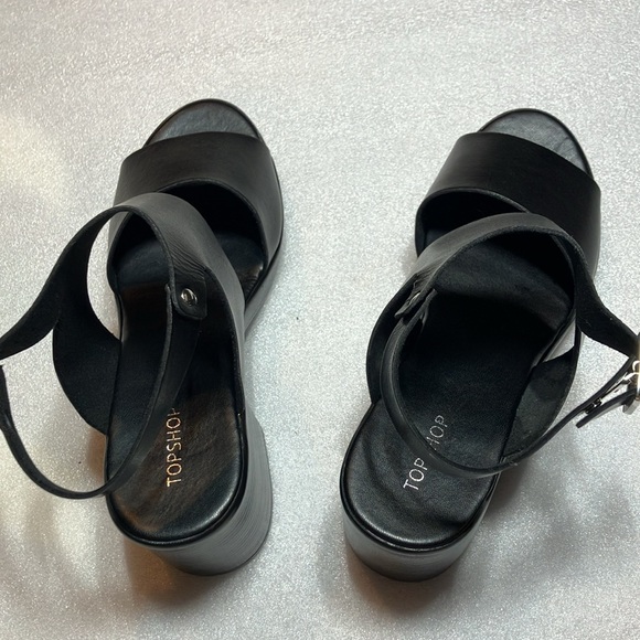 Topshop strappy leather sandal heels. Cute. Size 9. - Picture 2 of 7
